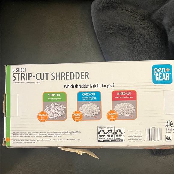 Pen + Gear Black Strip-Cut Shredder New Open Box - Picture 2 of 2